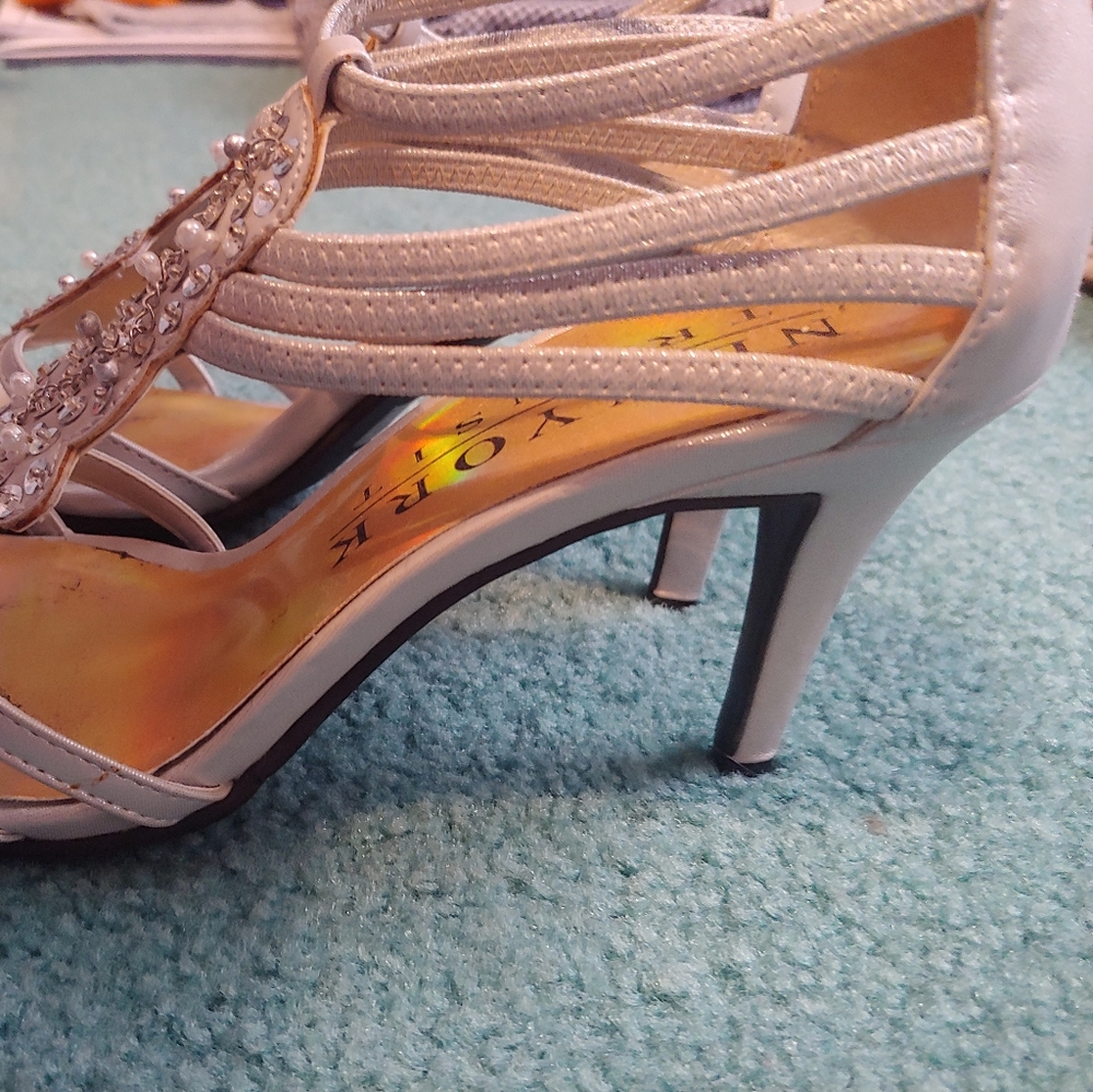 Heels - Picture 2 of 2